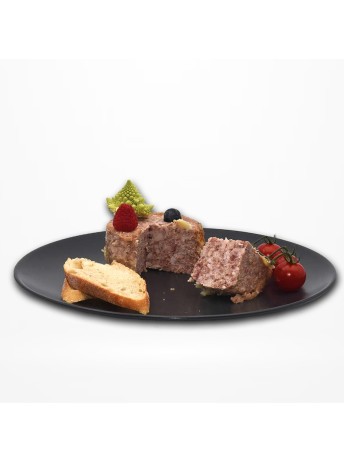 Terrine de campagne traditionnelle française en conserve